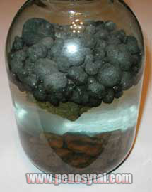 Пеностеклянный гравий и керамзит в воде