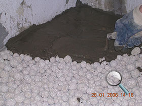 Цементно-песчаная стяжка поверх уплотненных гранул
